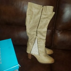 NWOT Dominique Nicole Tan WideCalf Knee High Boots